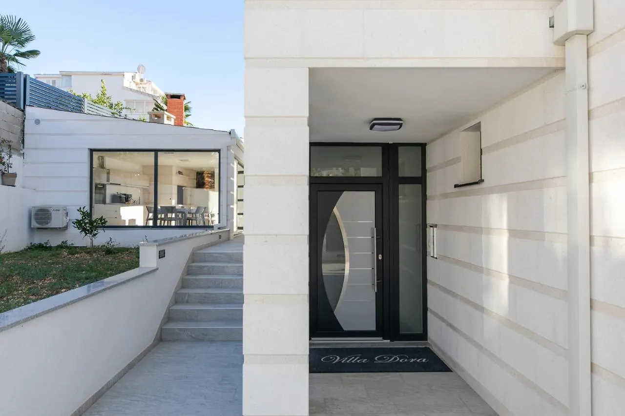 Apartment Villa Dora Okrug Gornji