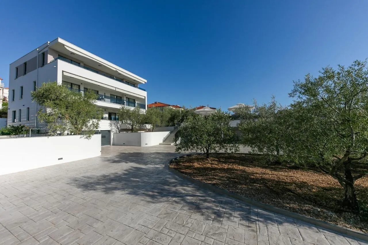 Apartment Villa Dora Okrug Gornji