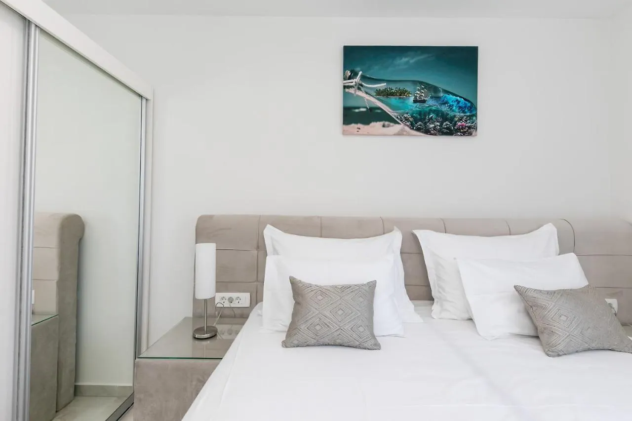 Apartment Villa Dora Okrug Gornji