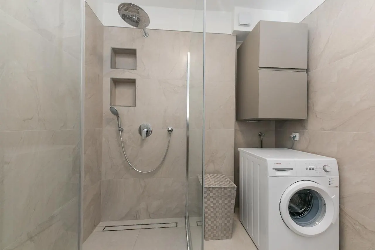 Apartment Villa Dora Okrug Gornji Croatia