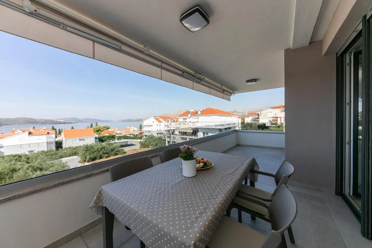 אוקרוג גורניי Villa Dora 0*, אוקרוג גורניי